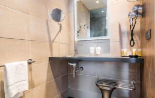 Hotel Le Saint Paul Chambre Double Salle De Douche