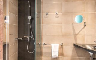 Hotel Le Saint Paul Chambre Double salle de douche